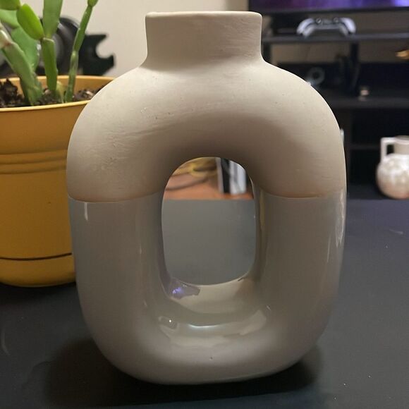 Ceramic Earth tones Donut oval shaped two toned grey small mini 6in tall vase - Picture 4 of 7